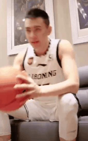 193cm体坛第一帅哥爆红，颜值惊艳：他要出道，男明星就哭吧