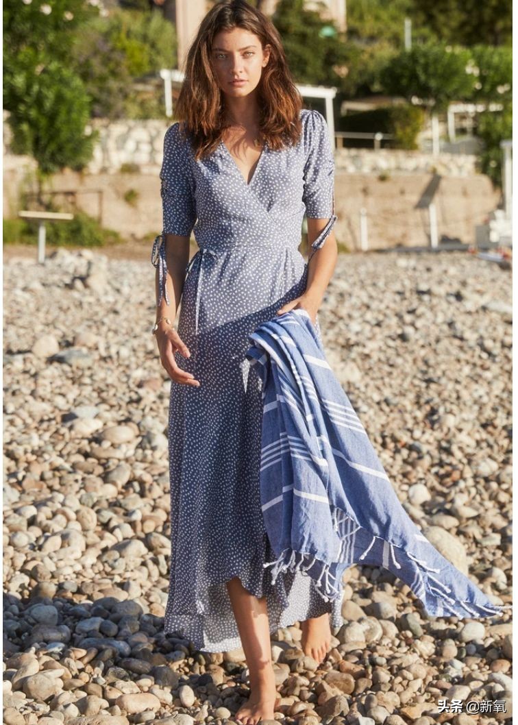 钟楚曦同款连衣裙丝绒,钟楚曦同款白色吊带连衣裙