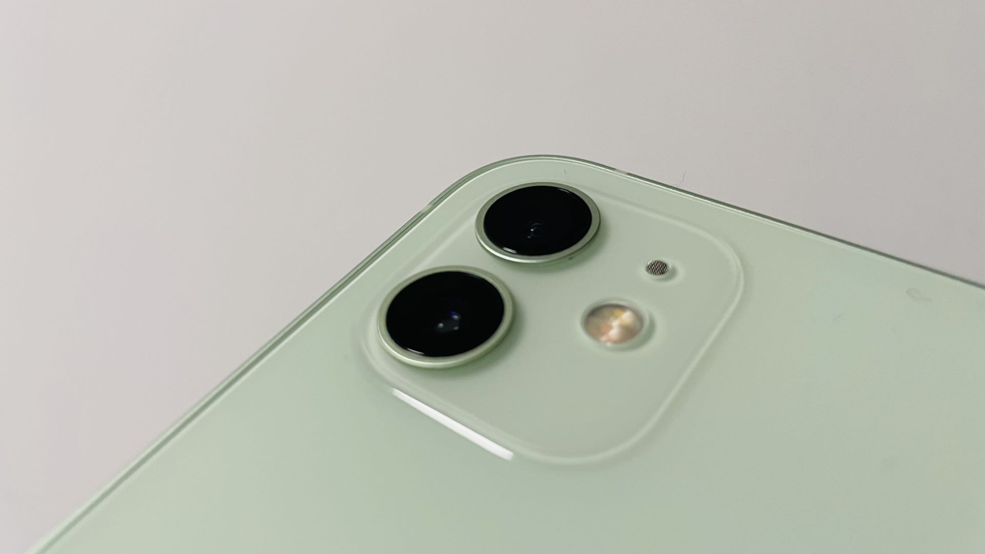 iphone12使用四个月掉漆了,iphone12使用久了卡顿