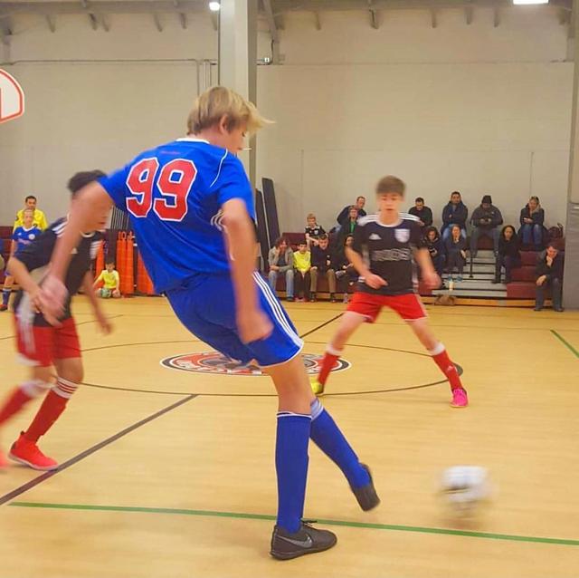 特朗普小儿子帅气爆表,特朗普跟小孩子玩球