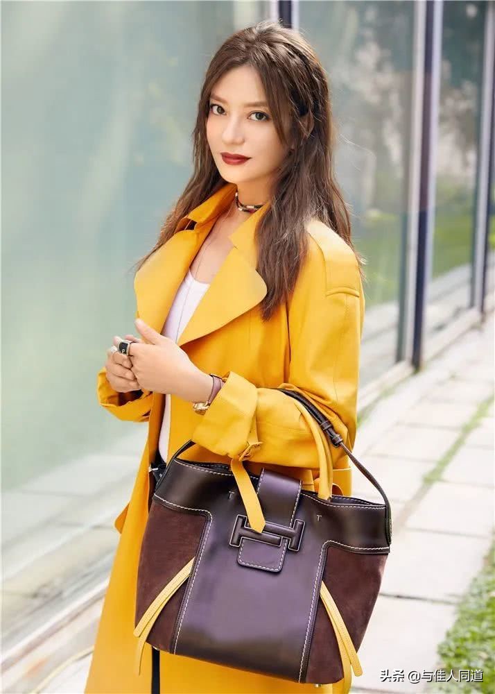 赵薇穿白色西装图片,赵薇穿的绿衣服