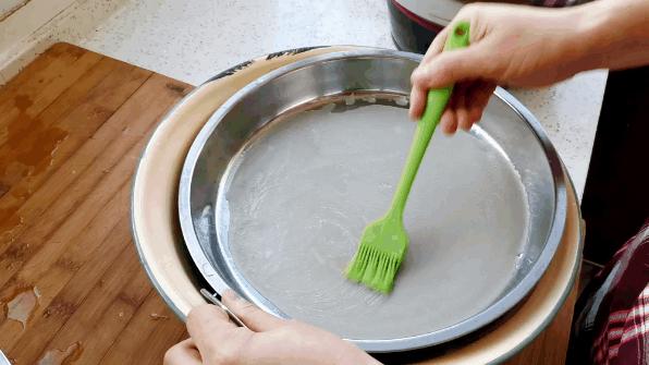 懒人凉皮面糊要注意什么,平底锅凉皮做出来发粘开裂