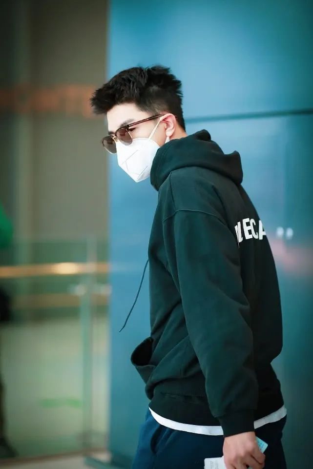 金瀚帅气军人装,金瀚颜值巅峰现代