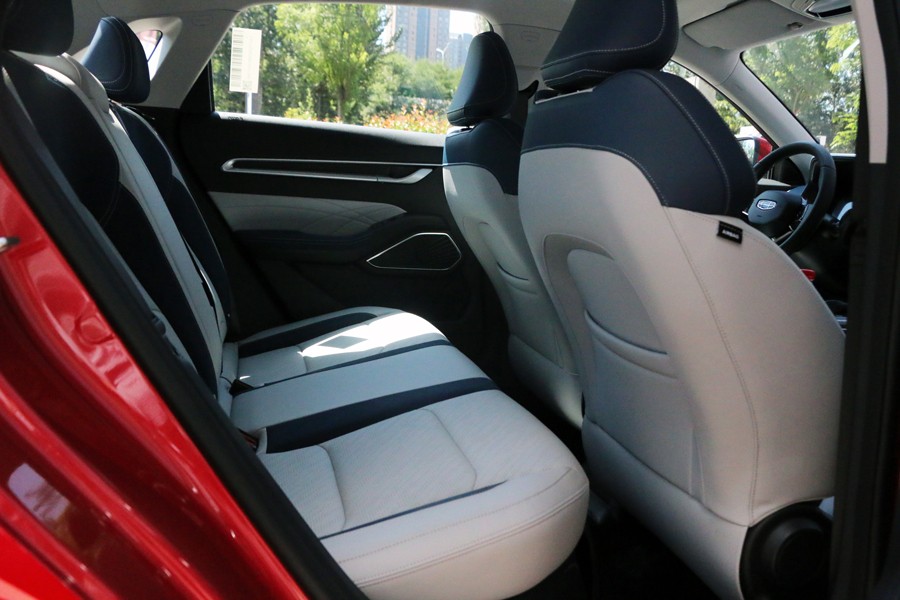 吉利帝豪第四代盘山路体验,吉利帝豪ev500