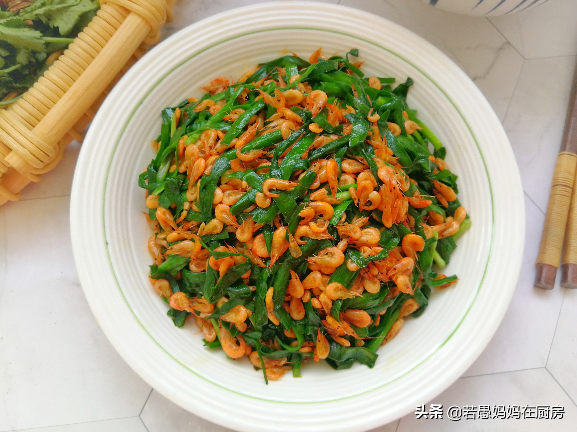 韭菜炒河虾的虾怎么处理,韭菜炒河虾要先把河虾焯水吗