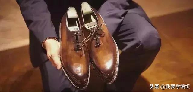 夏季网眼皮鞋脏了怎么擦,如何清理皮鞋褶皱的污渍
