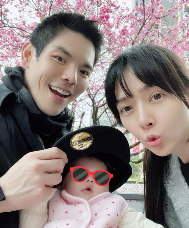 郭碧婷二胎产后首露面图片,郭碧婷芭比粉