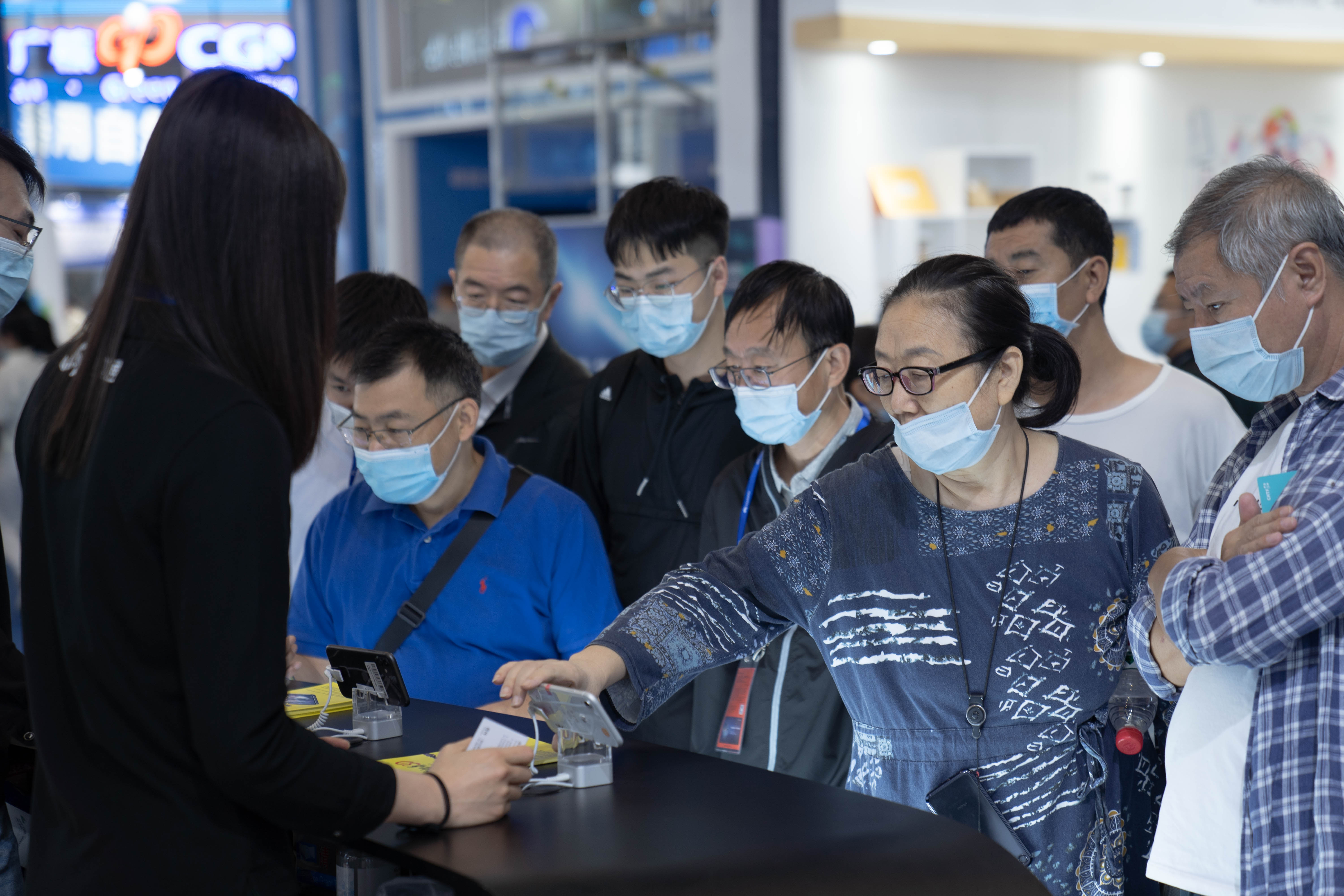 黑科技裸眼3d电视,最近很火的手机黑科技