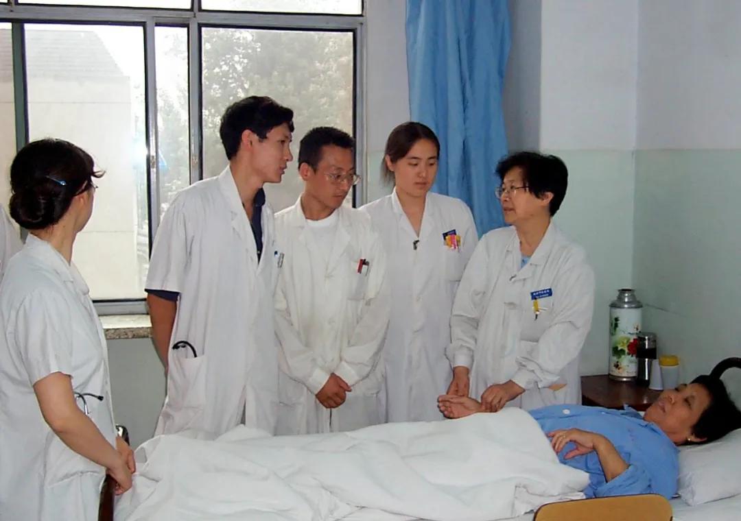 【老少携手讲好我与*党**的故事】国家培养了我我要努力报效国家——黄丽娟