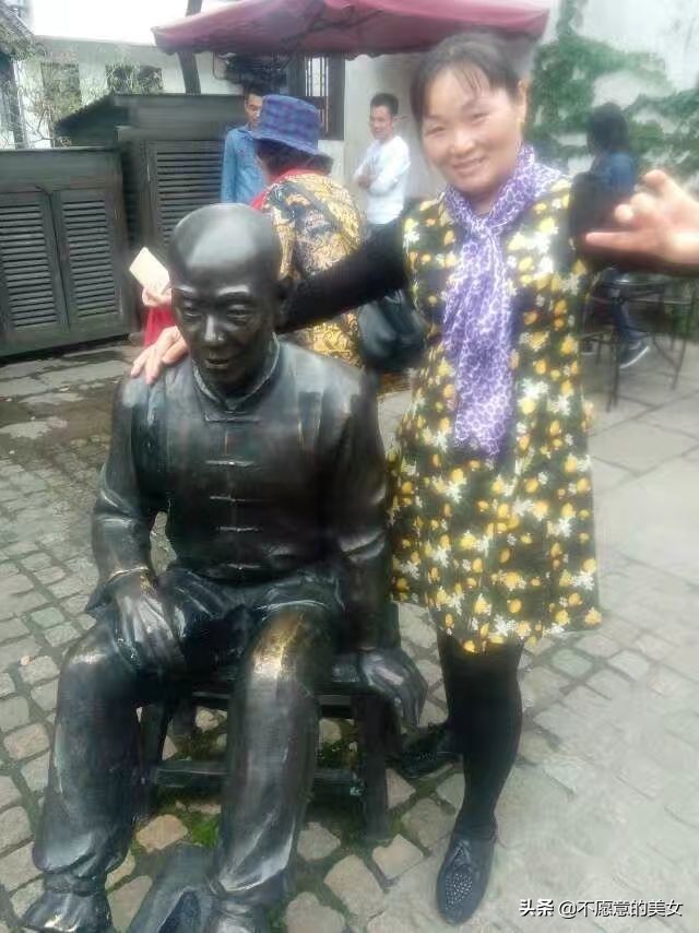 可爱的少妇自拍越来越丰满越来越成熟了