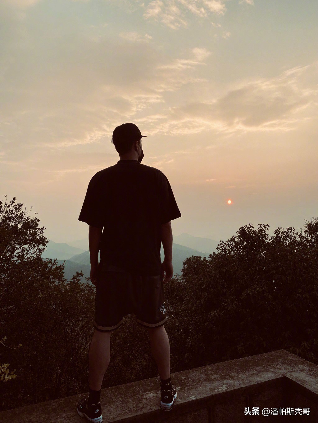 刘翔中国奥运冠军领奖视频,刘翔中国飞人夺冠