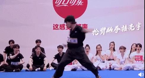 在聚光灯下说想赢，没有什么不可以