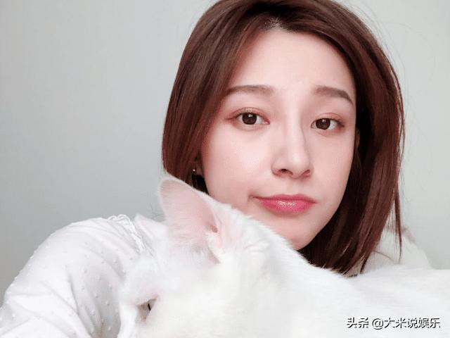 她是央视最美主播,她是央视最美才女