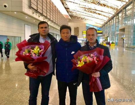 悲剧，49岁中国足球外教病逝于房间内，曾和皇马一代巨星是队友