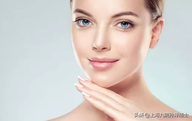 刚做完双眼皮闭眼总翻白眼正常吗,割了双眼皮为啥眼睛老流泪