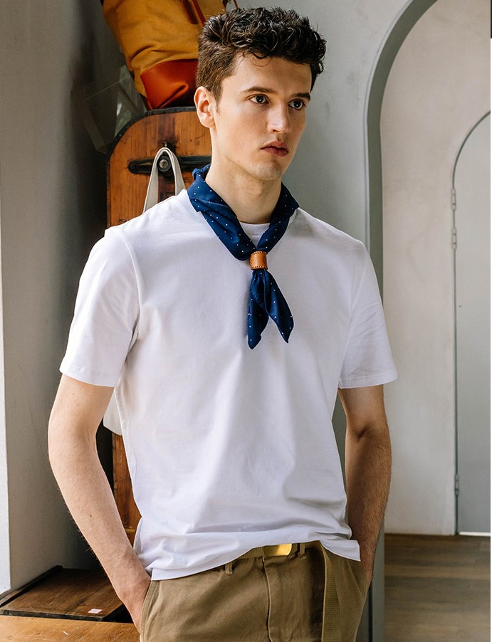 优衣库跟zara的短袖对比,优衣库中长款t恤白色速干