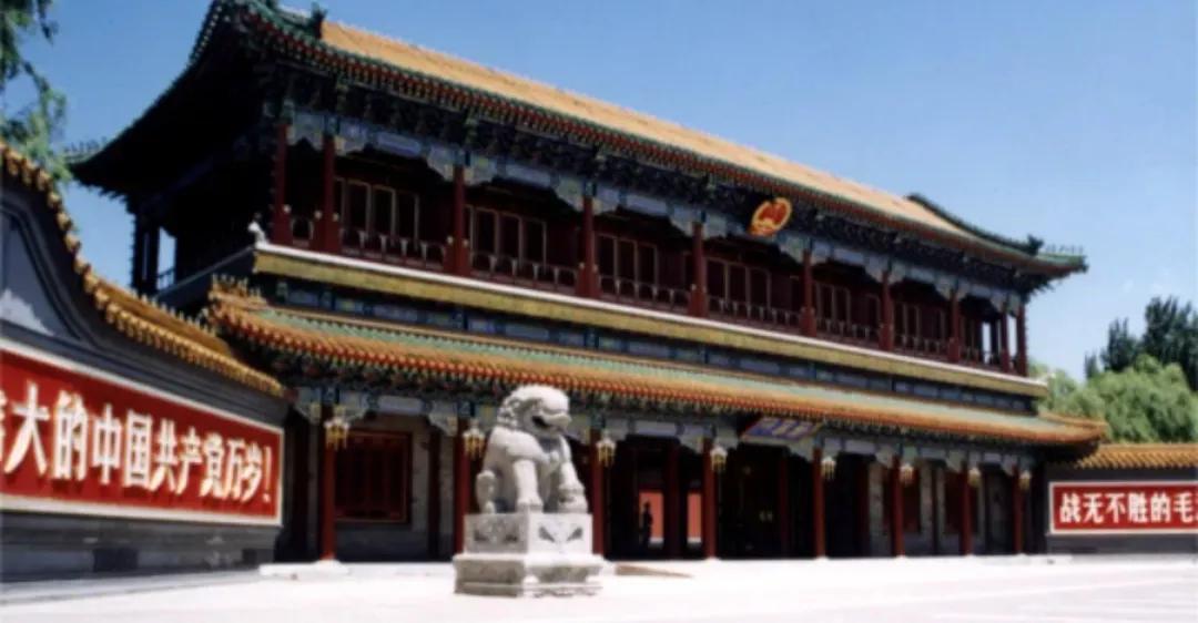 1949年，是谁提议将中南海，作为*党**中央办公地点的？