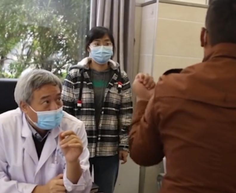 陕西一男子顽疾被老中医1分钟治好，情绪激动竖拇指哭诉：九年了
