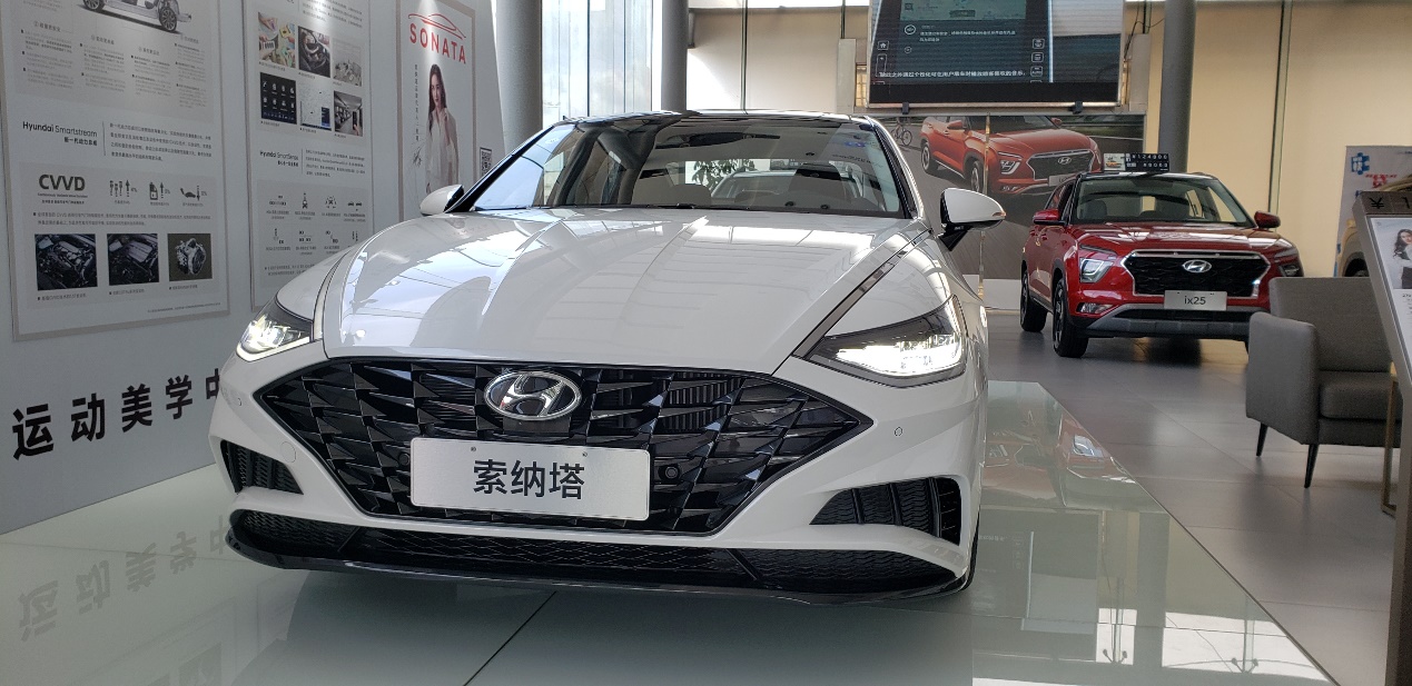 探访北京现代4s店伊兰特,北京现代索纳塔内景
