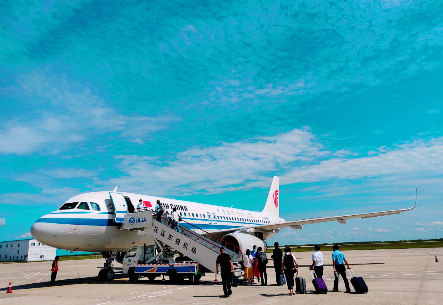 东北“养老”机场，一天仅一架飞机，飞走后地面人员就没事做了