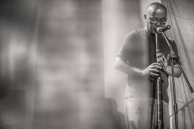 49岁窦唯和自己铁粉三婚俗掉了？这位“王菲前夫”从没成过仙啊！