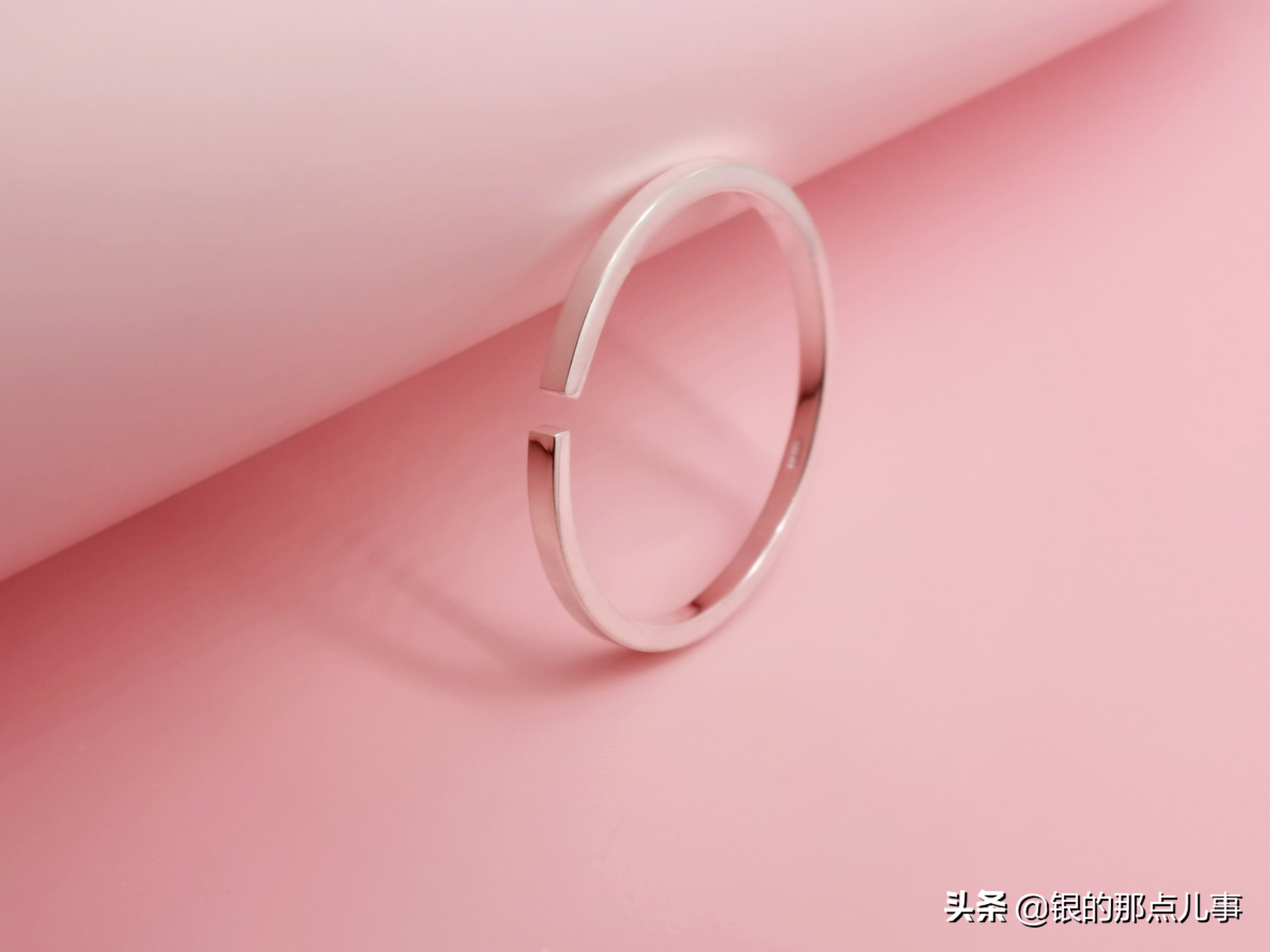 怎么挑选正宗的银手镯,银手镯如何挑选