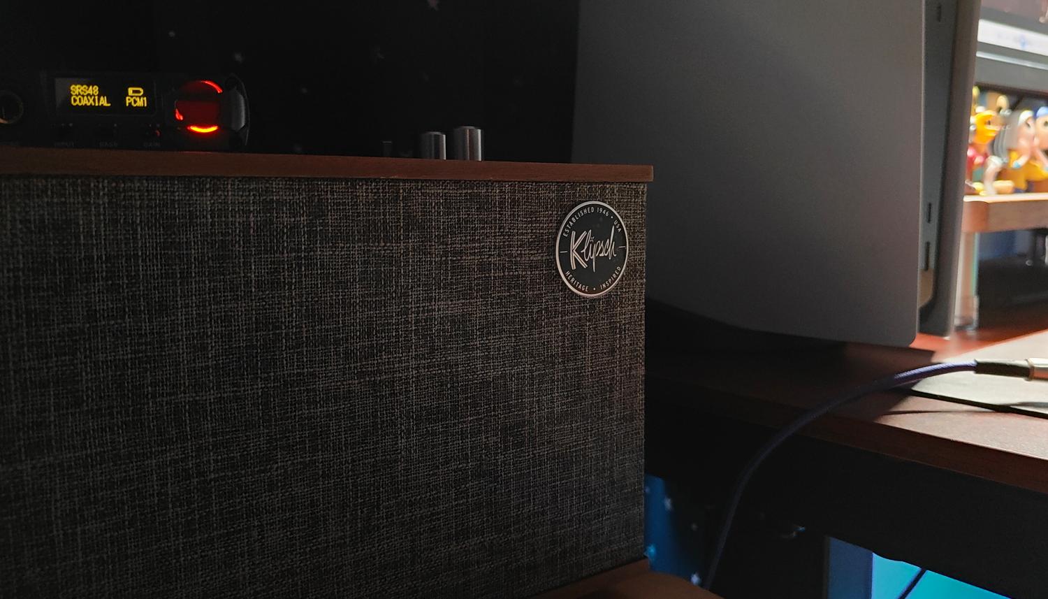 游戏宅理想桌面,电竞头戴式耳机rog棱镜s