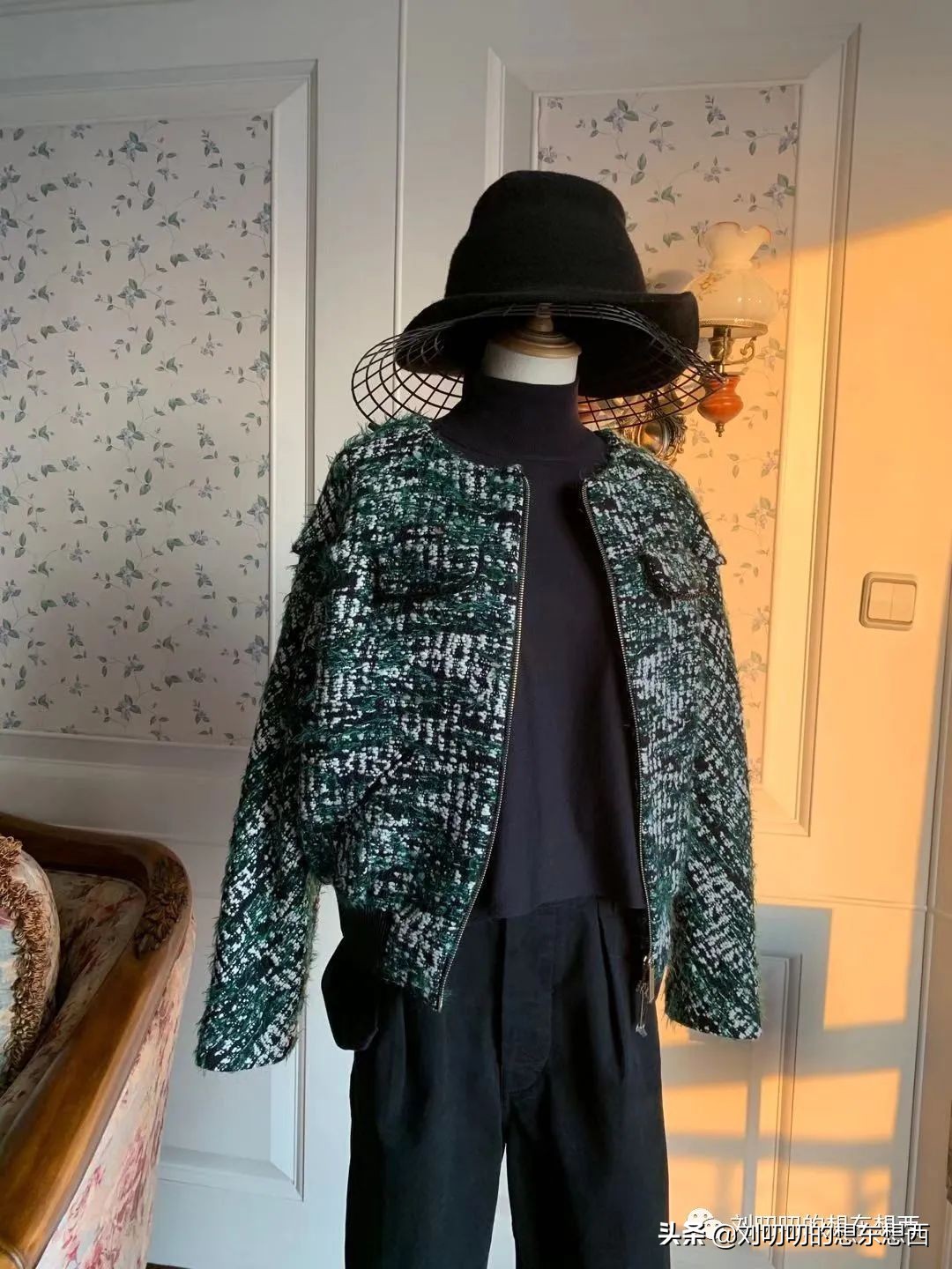 女人背厚夏天适合穿什么样的衣服,宽肩厚背的人穿什么好看