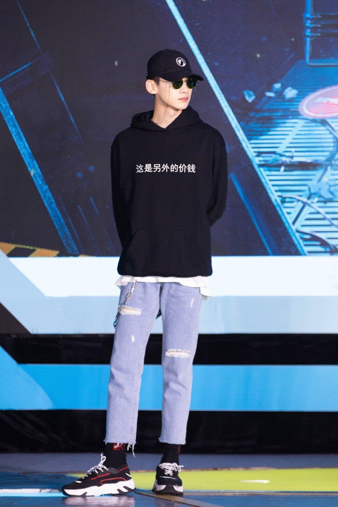 点进这篇推送前，你不知道衣服印花能多有梗