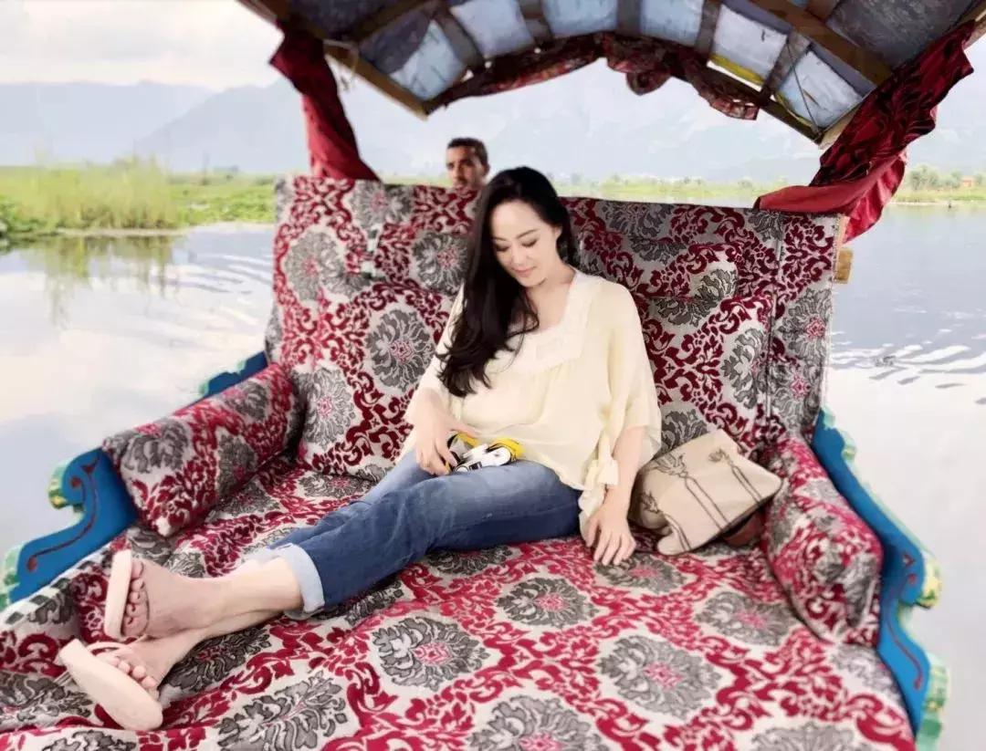 重出江湖的章小蕙真的能成为新一代超级美妆博主么？