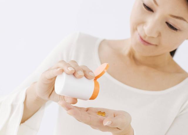 怀孕2个月才反应正常,怀孕两个月就显怀了是怎么回事