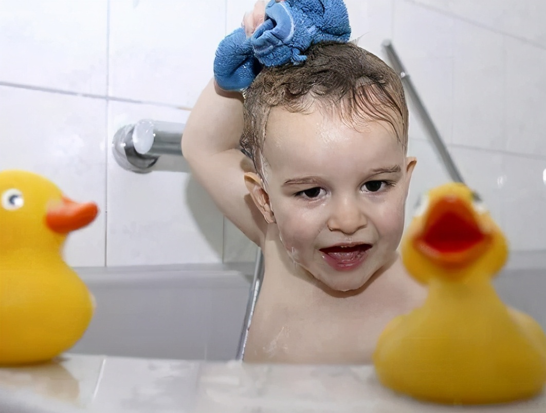 肚脐眼脏东西可以清理干净吗,宝宝肚脐眼的脏东西可以清理吗