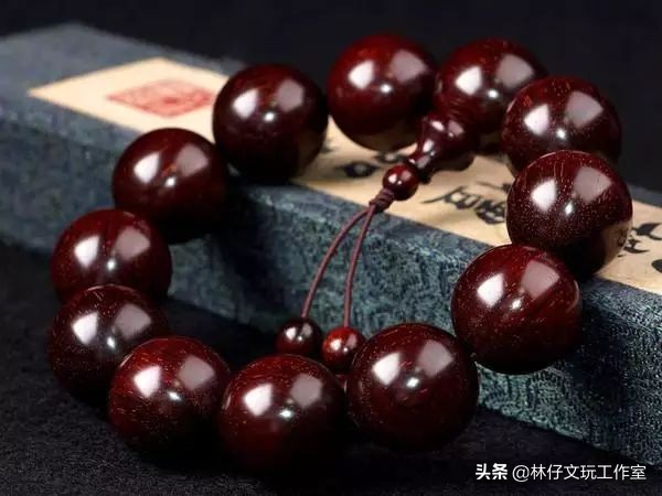 小叶紫檀和大叶紫檀的品相分别是,文玩紫檀手串怎么盘玩