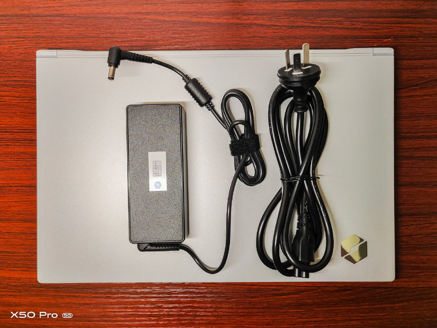 机械革命4060笔记本中正评测,机械革命code01