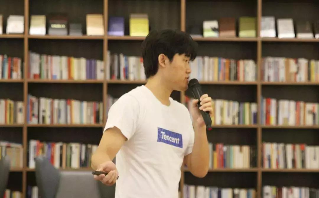 北有阿那亚社群，南有册之丘社群，后者60%研究生以上学历