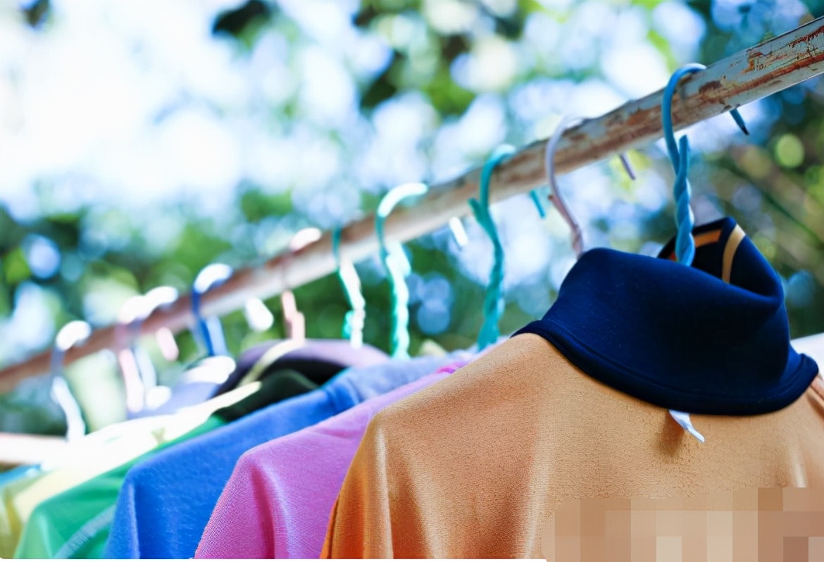 出现黄斑的衣服不要扔,“过碳酸钠”帮你去除污渍