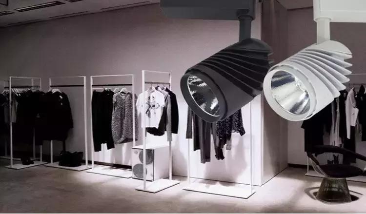 国产女装黑马，5000一件还遭疯抢！全凭这点做得好！