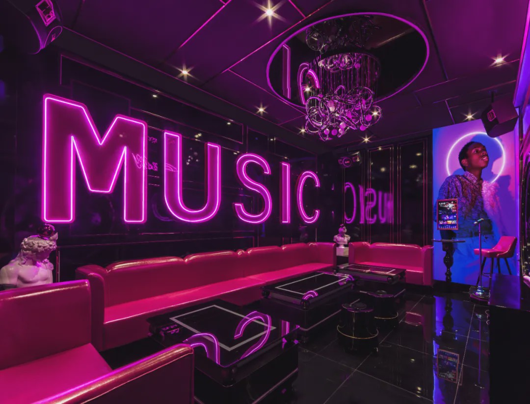 眉间有银河眼中有星辰什么意思,眉间是银河眼中有星辰什么意思