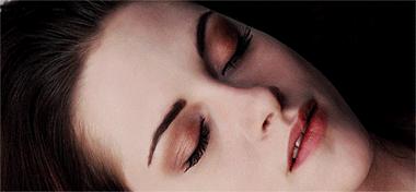 暮光之城贝拉女儿合成照片,暮光之城贝拉死而复生初见女儿