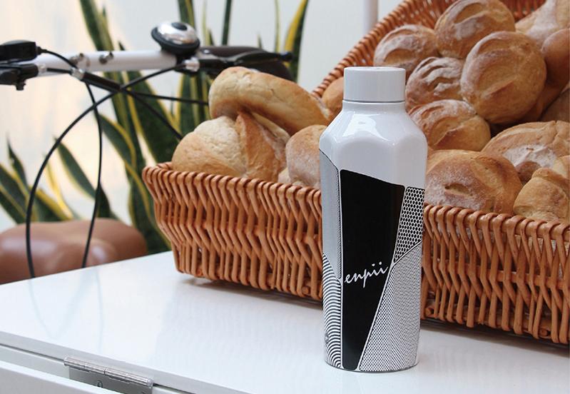 带棱角的保温杯,保温杯又大又好看