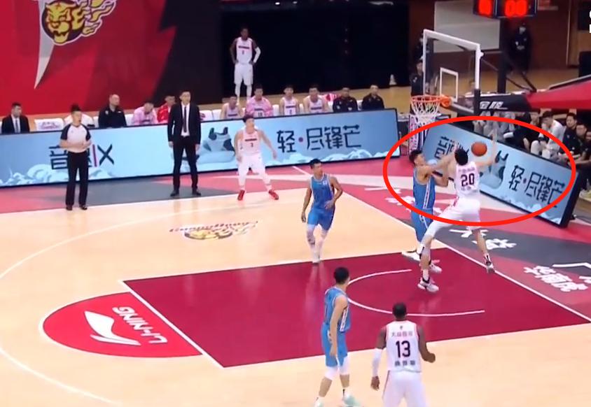 3秒违例犯规裁判手势,3秒违例球裁判手势