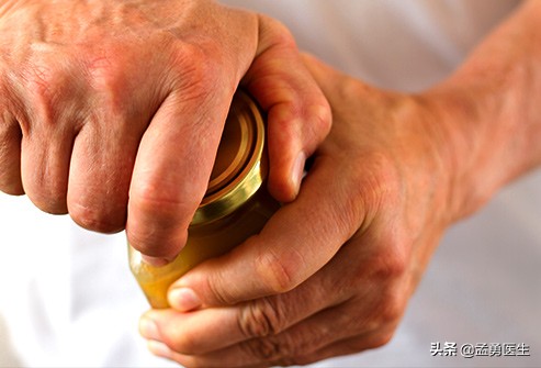 医生告诉你手粗怎么变细,医生教你手变软