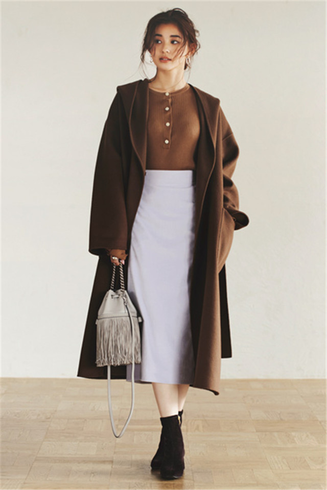 秋冬氛围感大衣深驼色,廓形中款米色大衣