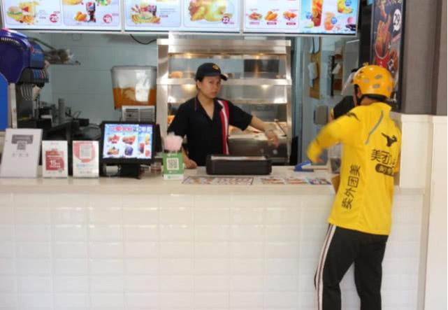 海口外卖小哥月收入多少钱,外卖小哥一个月到底能挣多少钱