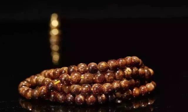 鸡油黄星月菩提盘出来的效果图,鸡油黄星月菩提为什么盘了不变色