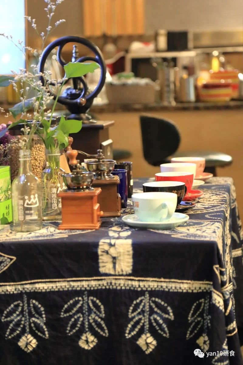 昆明滇池美食推荐菌火锅,滇池边菌子火锅