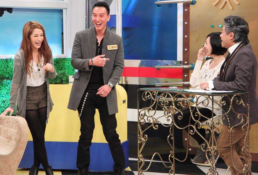 萧亚轩蔡依林唱功,蔡依林和萧亚轩谁更有女王范