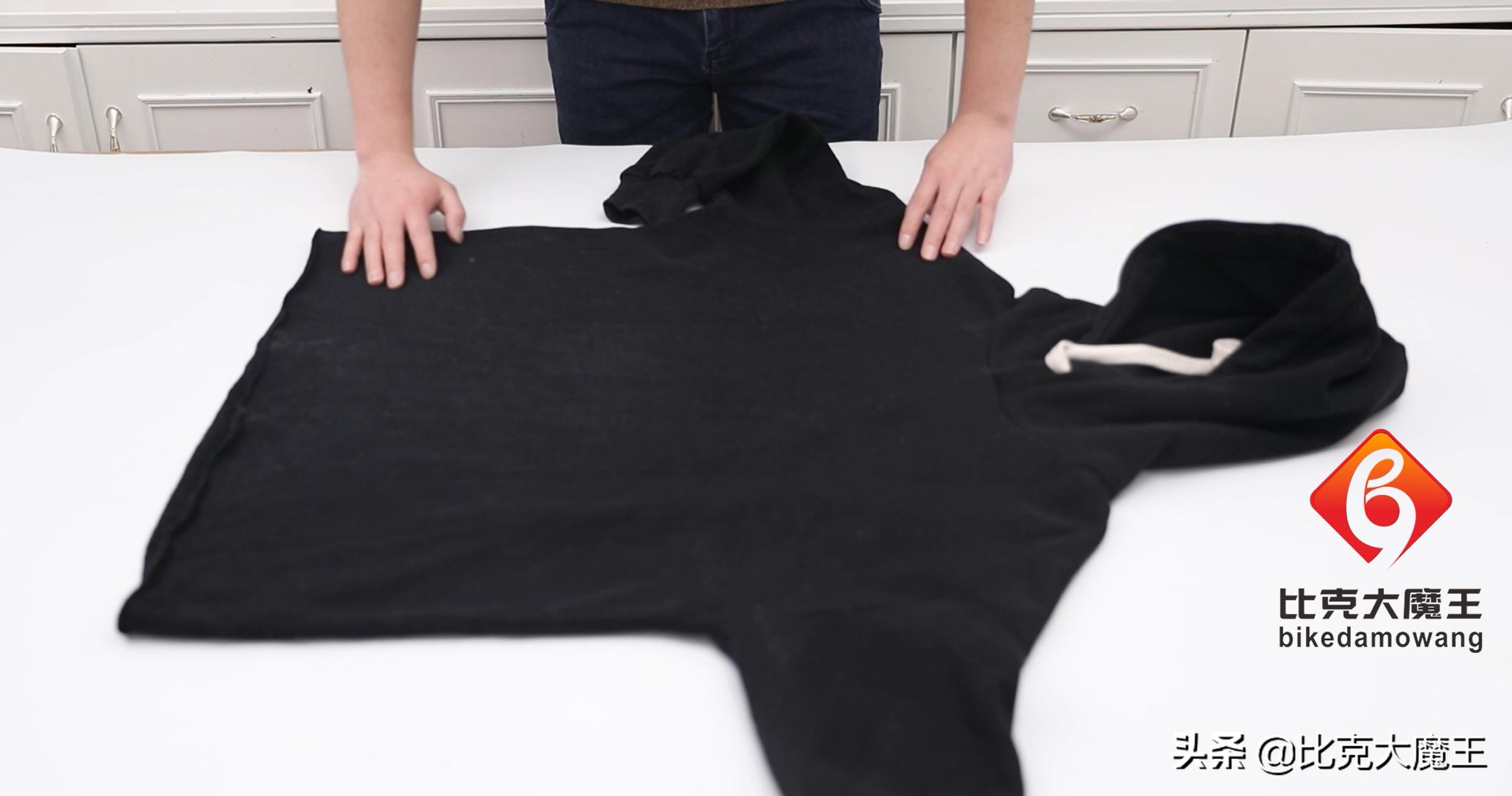 厚衣服怎么叠比较省空间,怎么叠厚衣服省空间行李箱