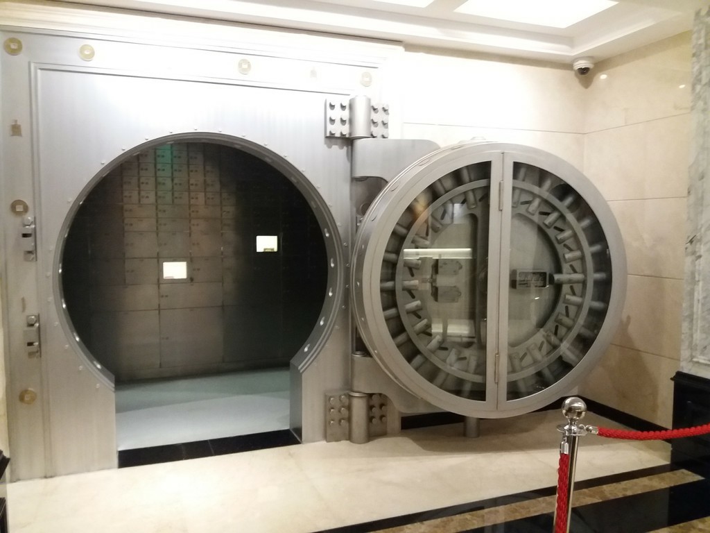 最大盗窃钱买彩票案 (5000万买彩票盗窃案)