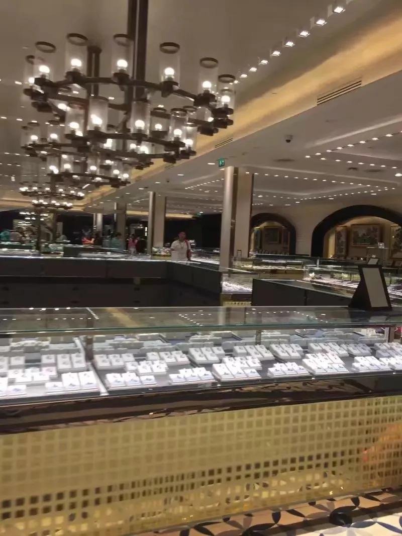 在普吉岛旅游的一天,普吉岛最后一天购物